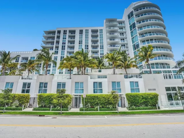 1-bedroom condo for rent in Fort Lauderdale - 401 N Birch Rd 514 - MondialRealty