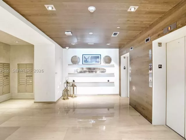 1-bedroom condo for rent in Fort Lauderdale - 401 N Birch Rd 514 - MondialRealty