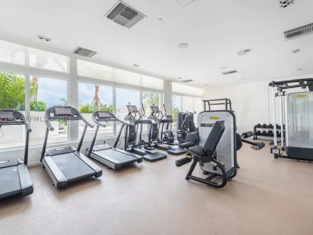 1-bedroom condo for rent in Fort Lauderdale - 401 N Birch Rd 514 - MondialRealty