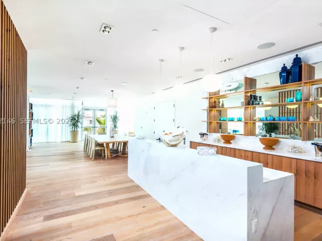 1-bedroom condo for rent in Fort Lauderdale - 401 N Birch Rd 514 - MondialRealty