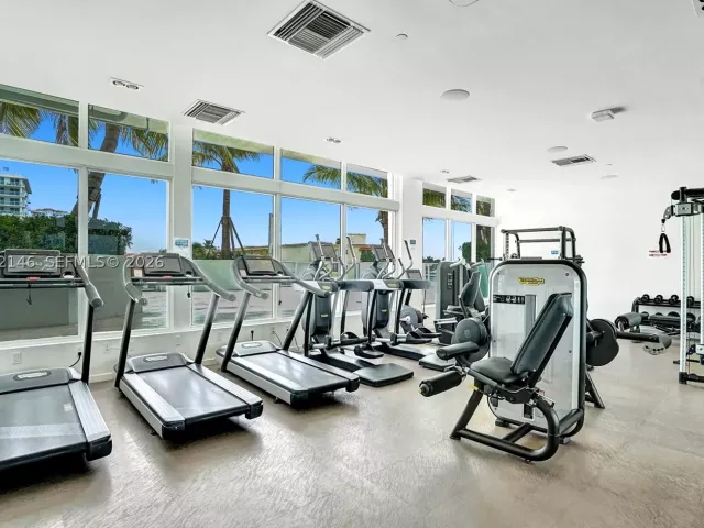 1-bedroom condo for rent in Fort Lauderdale - 401 N Birch Rd 514 - MondialRealty