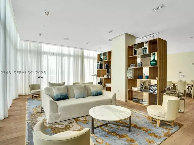 1-bedroom condo for rent in Fort Lauderdale - 401 N Birch Rd 514 - MondialRealty