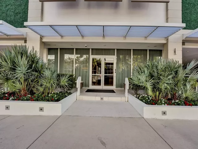 1-bedroom condo for rent in Fort Lauderdale - 401 N Birch Rd 514 - MondialRealty