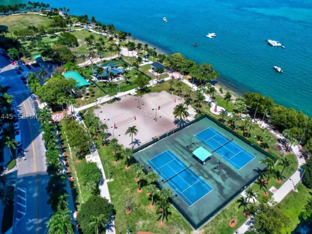 1-bedroom condo for sale in Miami - 1717 N Bayshore Dr A-1437 - MondialRealty