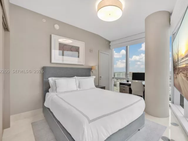 4-bedroom condo for sale in Sunny Isles Beach - 17121 Collins Ave 2708 - MondialRealty