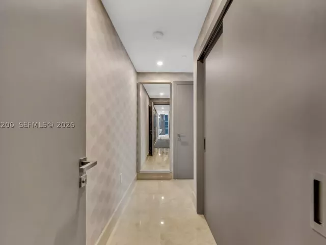 4-bedroom condo for sale in Sunny Isles Beach - 17121 Collins Ave 2708 - MondialRealty