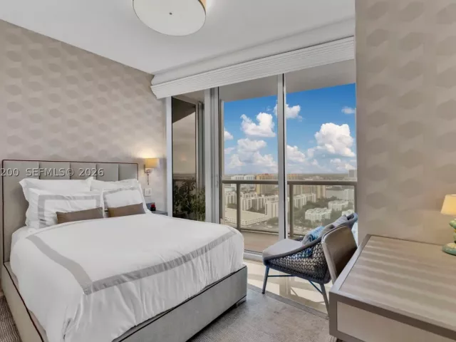 4-bedroom condo for sale in Sunny Isles Beach - 17121 Collins Ave 2708 - MondialRealty