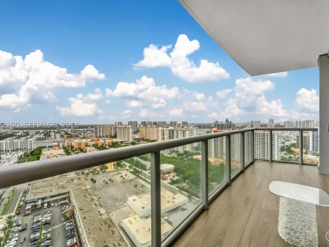 4-bedroom condo for sale in Sunny Isles Beach - 17121 Collins Ave 2708 - MondialRealty