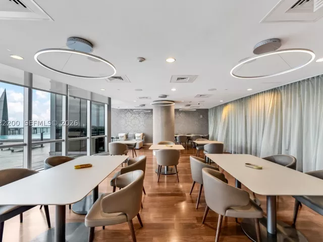 4-bedroom condo for sale in Sunny Isles Beach - 17121 Collins Ave 2708 - MondialRealty