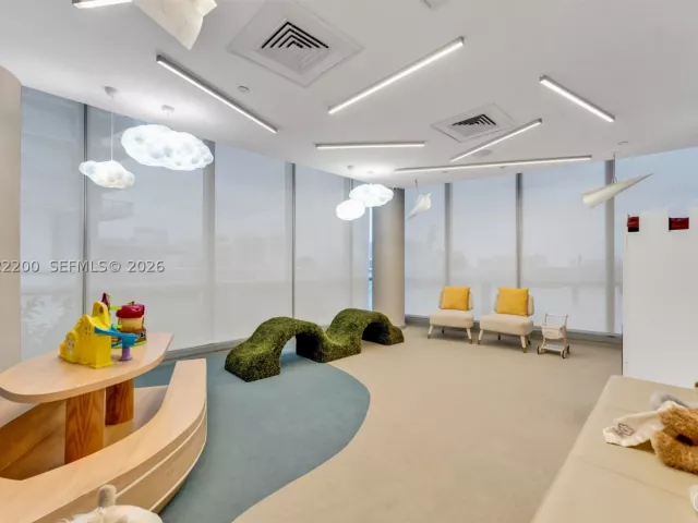 4-bedroom condo for sale in Sunny Isles Beach - 17121 Collins Ave 2708 - MondialRealty