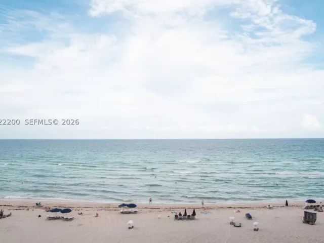 4-bedroom condo for sale in Sunny Isles Beach - 17121 Collins Ave 2708 - MondialRealty