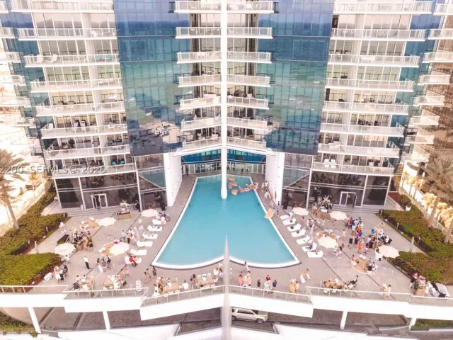 4-bedroom condo for sale in Sunny Isles Beach - 17121 Collins Ave 2708 - MondialRealty