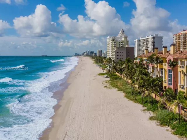 3-bedroom condo for rent in Fort Lauderdale - 2100 N Ocean Blvd 19B - MondialRealty