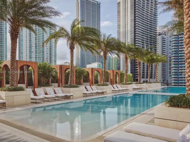 3-bedroom condo for rent in Miami - 801 S Miami Ave 1709 - MondialRealty
