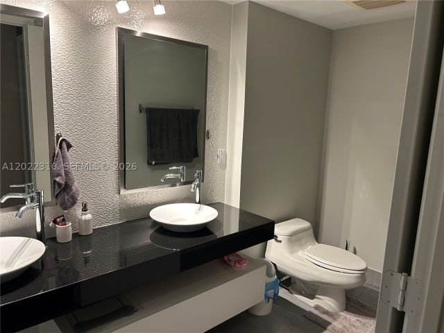 2-bedroom condo for rent in Miami - 92 SW 3rd St 3703 - MondialRealty