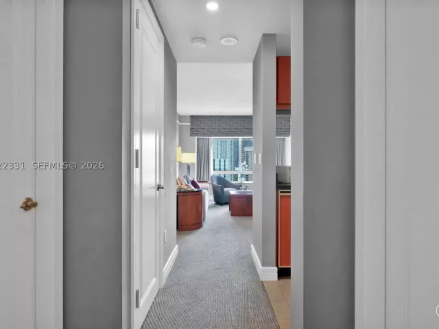 1-bedroom condo for rent in Miami - 1435 Brickell Ave 3210 - MondialRealty