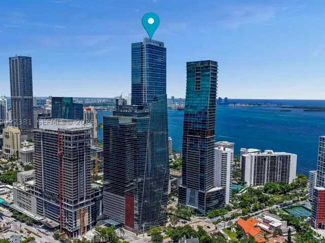 1-bedroom condo for rent in Miami - 1435 Brickell Ave 3210 - MondialRealty