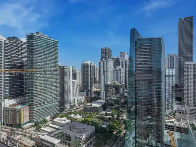 1-bedroom condo for rent in Miami - 1435 Brickell Ave 3210 - MondialRealty
