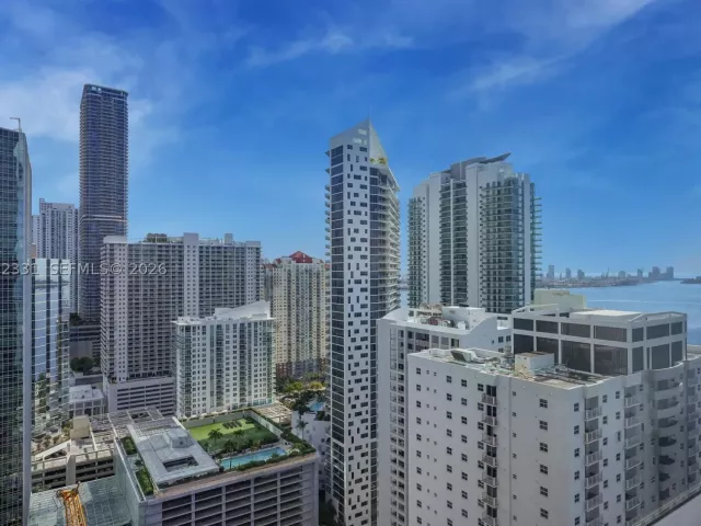 1-bedroom condo for rent in Miami - 1435 Brickell Ave 3210 - MondialRealty