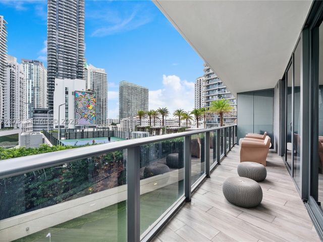 3-bedroom condo for sale in Miami - 801 S Miami Ave 1004 - MondialRealty