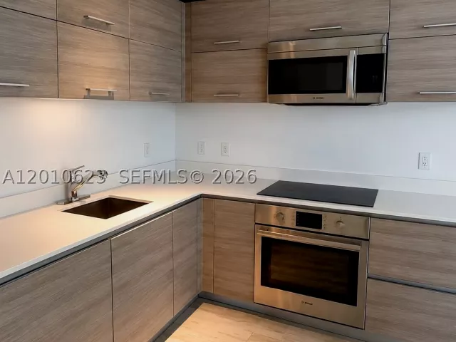 1-bedroom condo for rent in Miami - 1300 S Miami Ave 1908 - MondialRealty