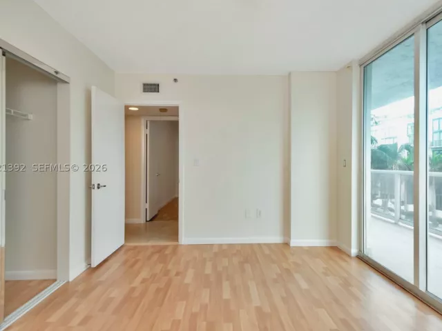 3-bedroom condo for sale in Miami Beach - 5900 Collins Ave 408 - MondialRealty