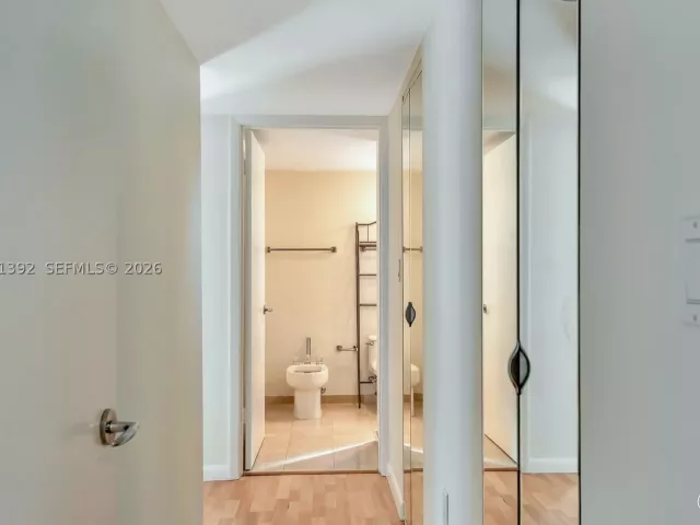 3-bedroom condo for sale in Miami Beach - 5900 Collins Ave 408 - MondialRealty