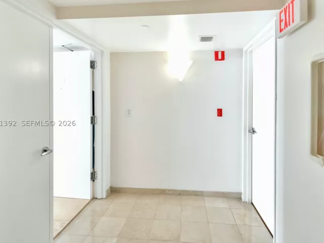 3-bedroom condo for sale in Miami Beach - 5900 Collins Ave 408 - MondialRealty