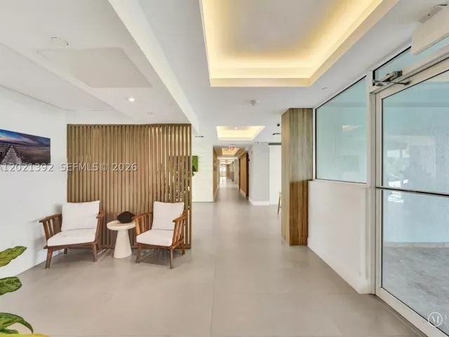 3-bedroom condo for sale in Miami Beach - 5900 Collins Ave 408 - MondialRealty