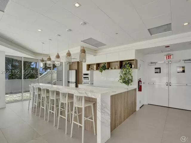 3-bedroom condo for sale in Miami Beach - 5900 Collins Ave 408 - MondialRealty
