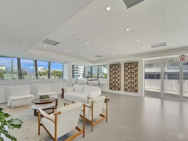 3-bedroom condo for sale in Miami Beach - 5900 Collins Ave 408 - MondialRealty