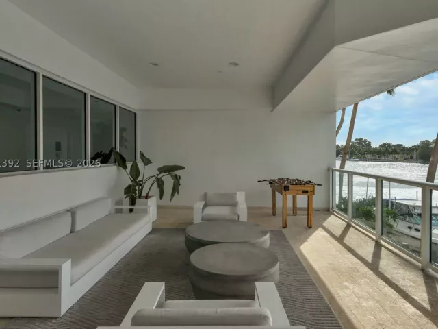 3-bedroom condo for sale in Miami Beach - 5900 Collins Ave 408 - MondialRealty