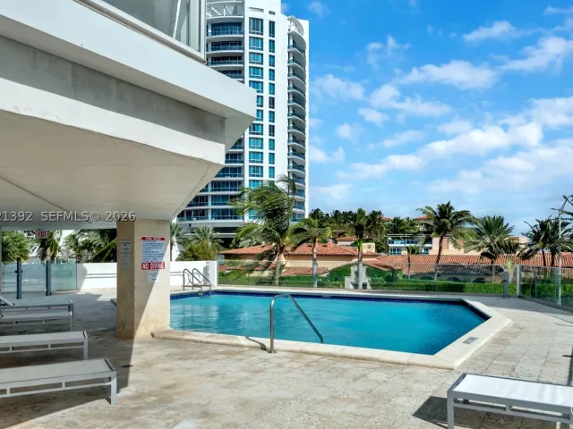 3-bedroom condo for sale in Miami Beach - 5900 Collins Ave 408 - MondialRealty