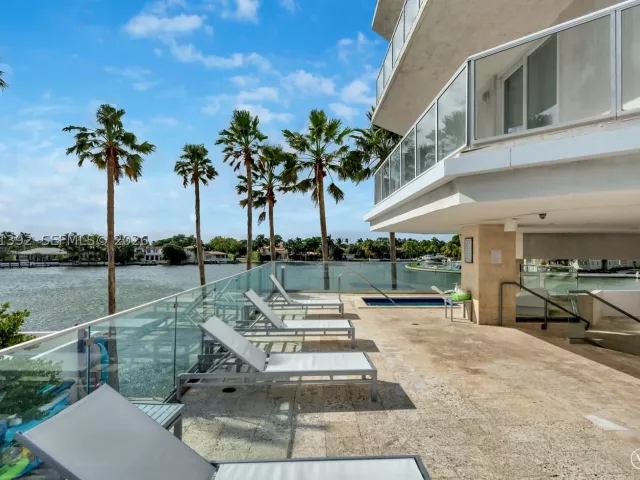 3-bedroom condo for sale in Miami Beach - 5900 Collins Ave 408 - MondialRealty