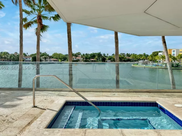 3-bedroom condo for rent in Miami Beach - 5900 Collins Ave 408 - MondialRealty