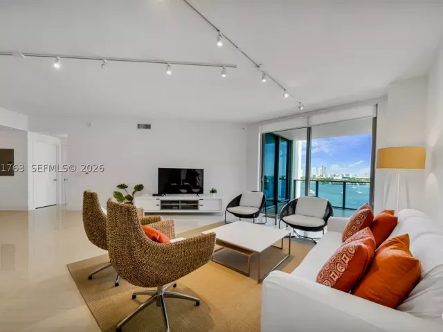2-bedroom condo for sale in North Miami Beach - 17301 Biscayne Blvd 907 - MondialRealty
