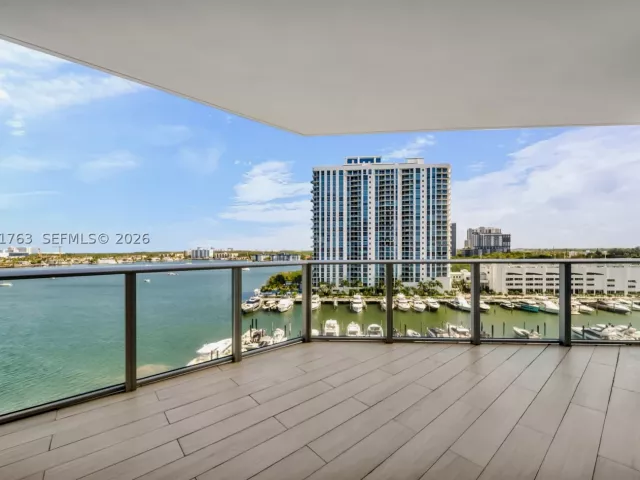 2-bedroom condo for sale in North Miami Beach - 17301 Biscayne Blvd 907 - MondialRealty