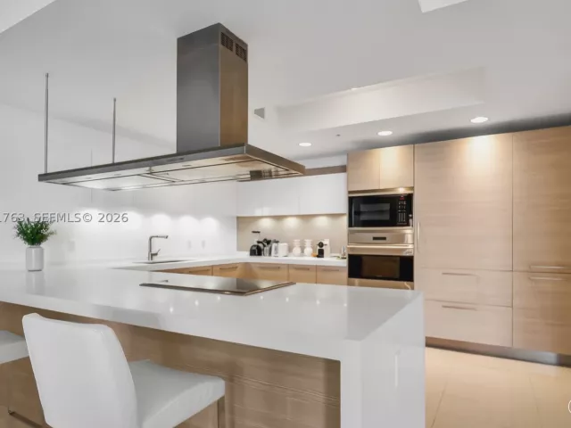 2-bedroom condo for sale in North Miami Beach - 17301 Biscayne Blvd 907 - MondialRealty