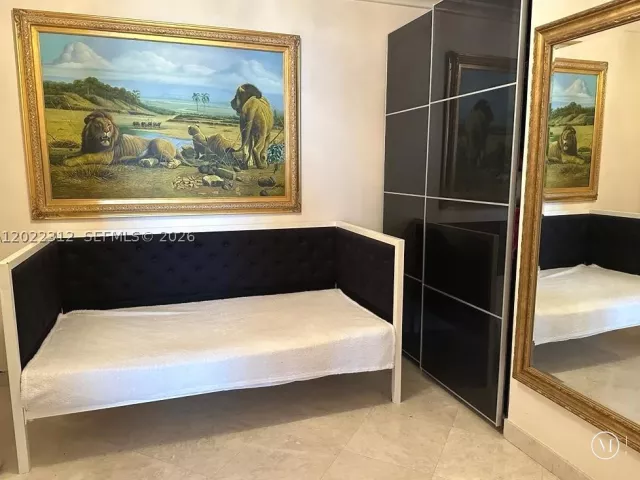1-bedroom condo for sale in Surfside -  - MondialRealty