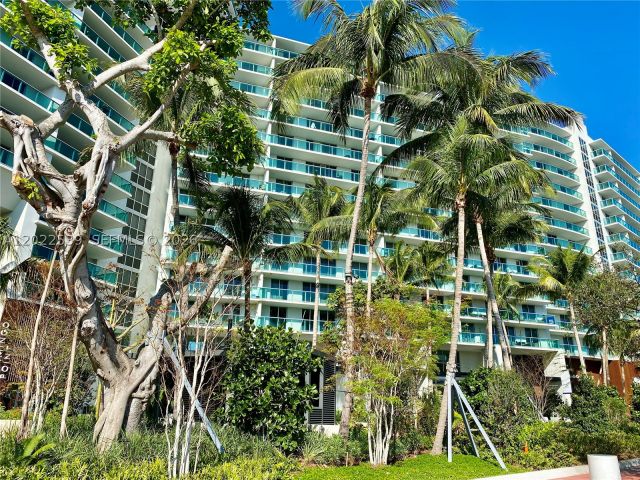 3-bedroom condo for rent in Miami Beach - 1500 Bay Rd 1114S - MondialRealty