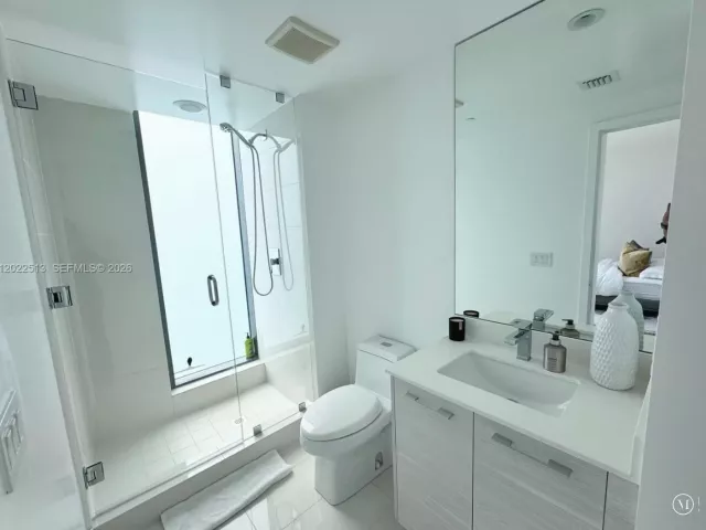 3-bedroom condo for rent in Miami - 650 NE 32nd St 1901 - MondialRealty