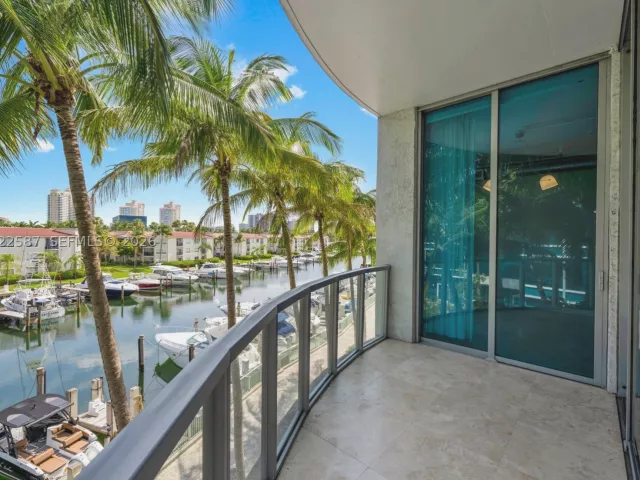 3-bedroom condo for sale in Aventura - 3029 NE 188th St 301 - MondialRealty