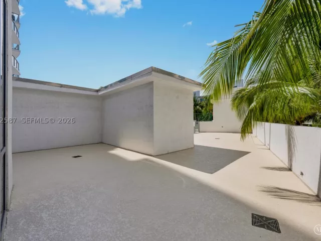 3-bedroom condo for sale in Aventura - 3029 NE 188th St 301 - MondialRealty