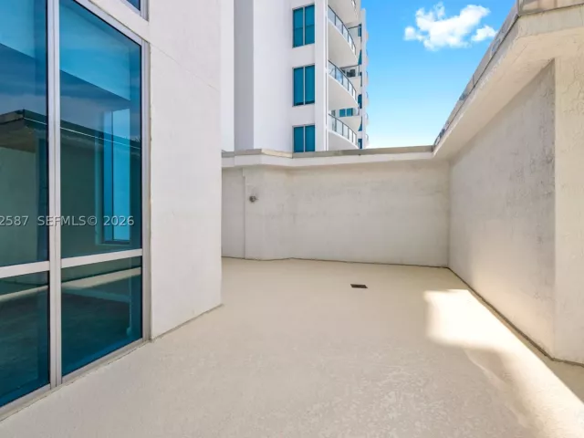 3-bedroom condo for sale in Aventura - 3029 NE 188th St 301 - MondialRealty