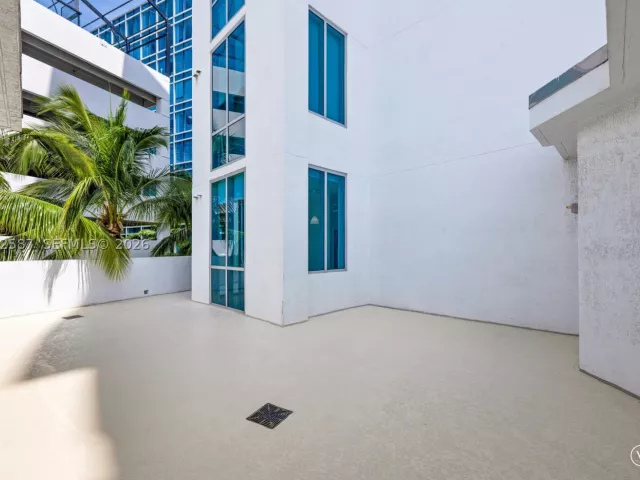 3-bedroom condo for sale in Aventura - 3029 NE 188th St 301 - MondialRealty