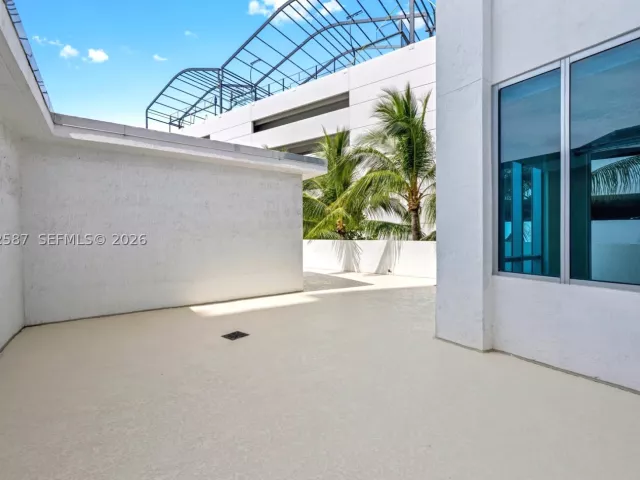 3-bedroom condo for sale in Aventura - 3029 NE 188th St 301 - MondialRealty