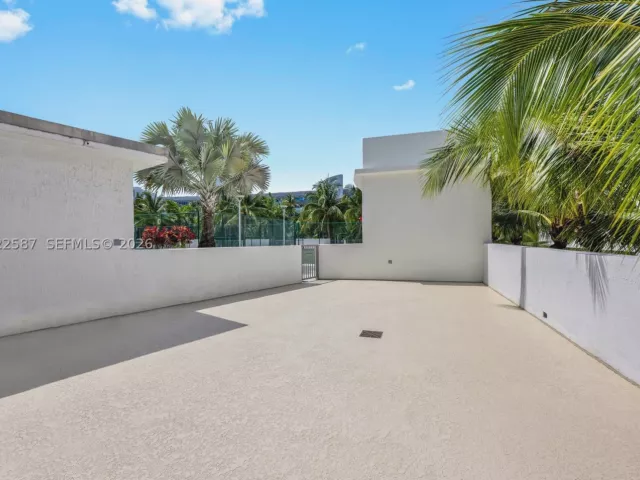 3-bedroom condo for sale in Aventura - 3029 NE 188th St 301 - MondialRealty