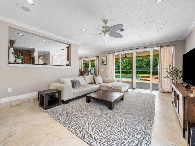 6-bedroom home for sale in Boca Raton - 1560 SW 17th Street - MondialRealty