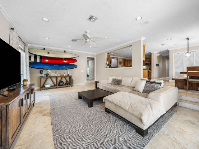 6-bedroom home for sale in Boca Raton - 1560 SW 17th Street - MondialRealty