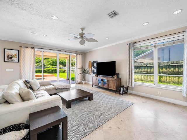 6-bedroom home for sale in Boca Raton - 1560 SW 17th Street - MondialRealty